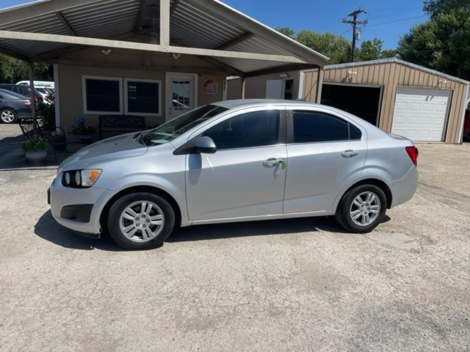 2015 SILVER CHEVROLET SONIC LT (1G1JC5SH6F4) with an 1.8L engine, Automatic transmission, located at 124 Elm St., Cibolo, TX, 78108, (210) 658-3118, 29.559427, -98.232384 - www.discountautosinc.com TEXT QUESTIONS TO 210-900-3118 35 MONTHLY PAYMENTS OF $295 WITH $1895 DOWN AND FINAL ODD PAYMENT OF $280.14 W/FIRST PAYMENT DUE 30 DAYS FROM DATE OF SALE. WARRANTY ON ENGINE and TRANSMISSION ONLY FOR 3 MONTHS OR 3,000 MLS. 36 MO'S TERM W/ 22.44 APR - Photo #0