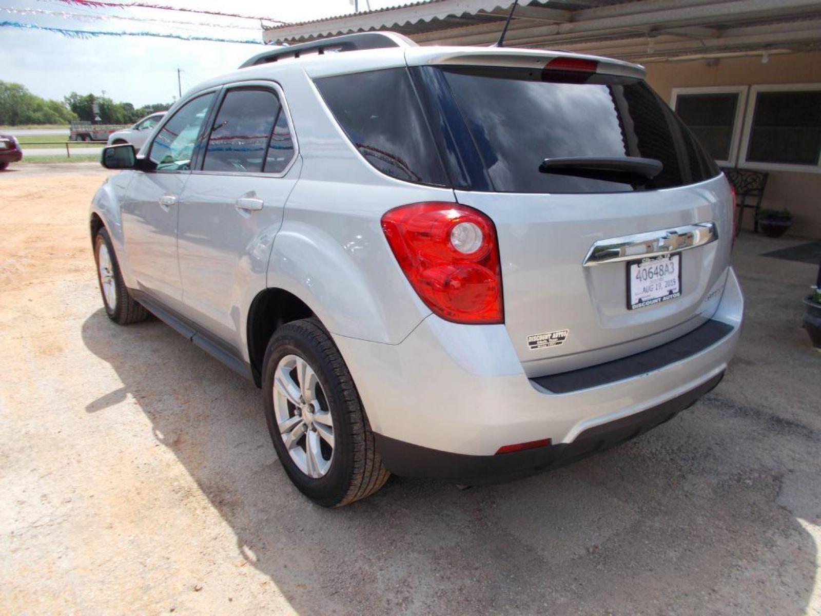 2013 SILVER CHEVROLET EQUINOX LT (2GNALPEK1D6) with an 2.4L engine, Automatic transmission, located at 124 Elm St., Cibolo, TX, 78108, (210) 658-3118, 29.559427, -98.232384 - Photo #3