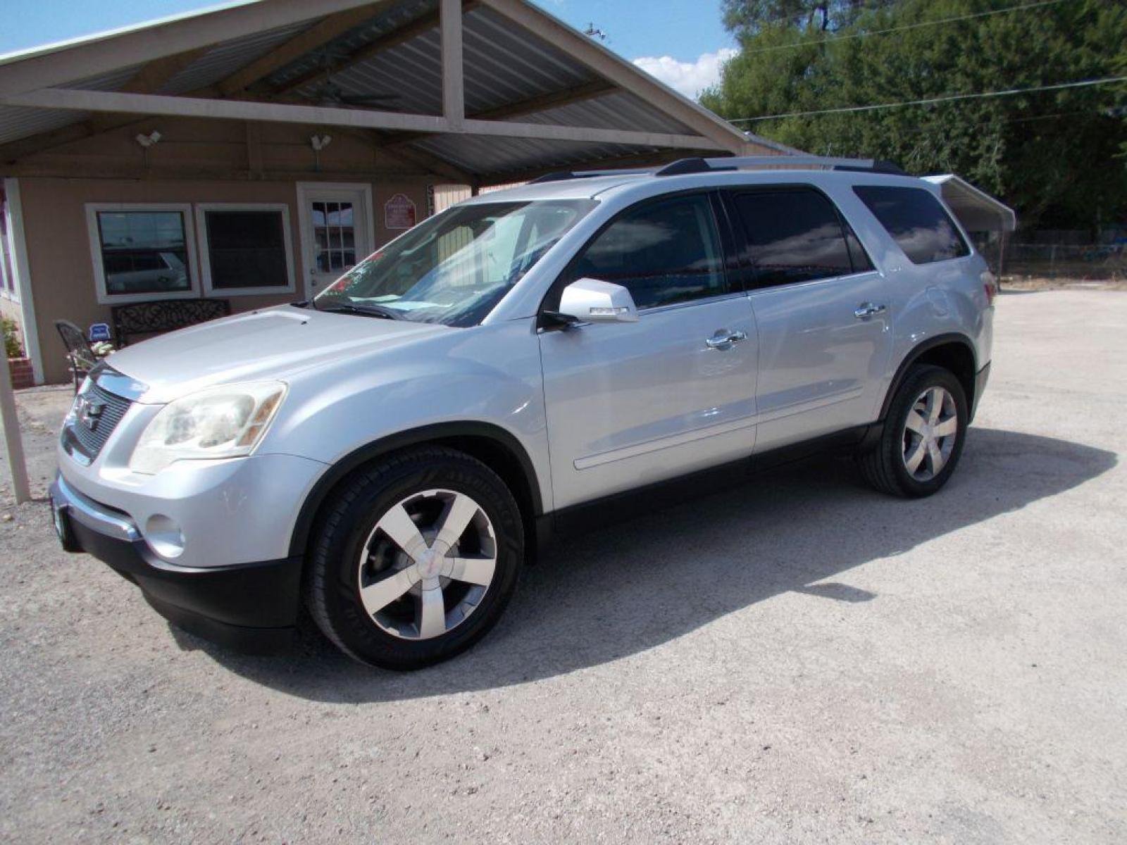 2012 SILVER GMC ACADIA SLT-2 (1GKKVSED3CJ) with an 3.6L engine, Automatic transmission, located at 124 Elm St., Cibolo, TX, 78108, (210) 658-3118, 29.559427, -98.232384 - www.discountautosinc.com TEXT QUESTIONS TO 210-900-3118 35 MONTHLY PAYMENTS OF $345 WITH $2695 DOWN AND FINAL ODD PAYMENT OF $263.05 W/FIRST PAYMENT DUE 30 DAYS FROM DATE OF SALE. FEATURES: REAR BACK UP CAMERA; 3RD ROW SEATING, BUCKETS SEATS, REAR PW LIFT GATE, HEATED LEATHER SEATS - Photo #0