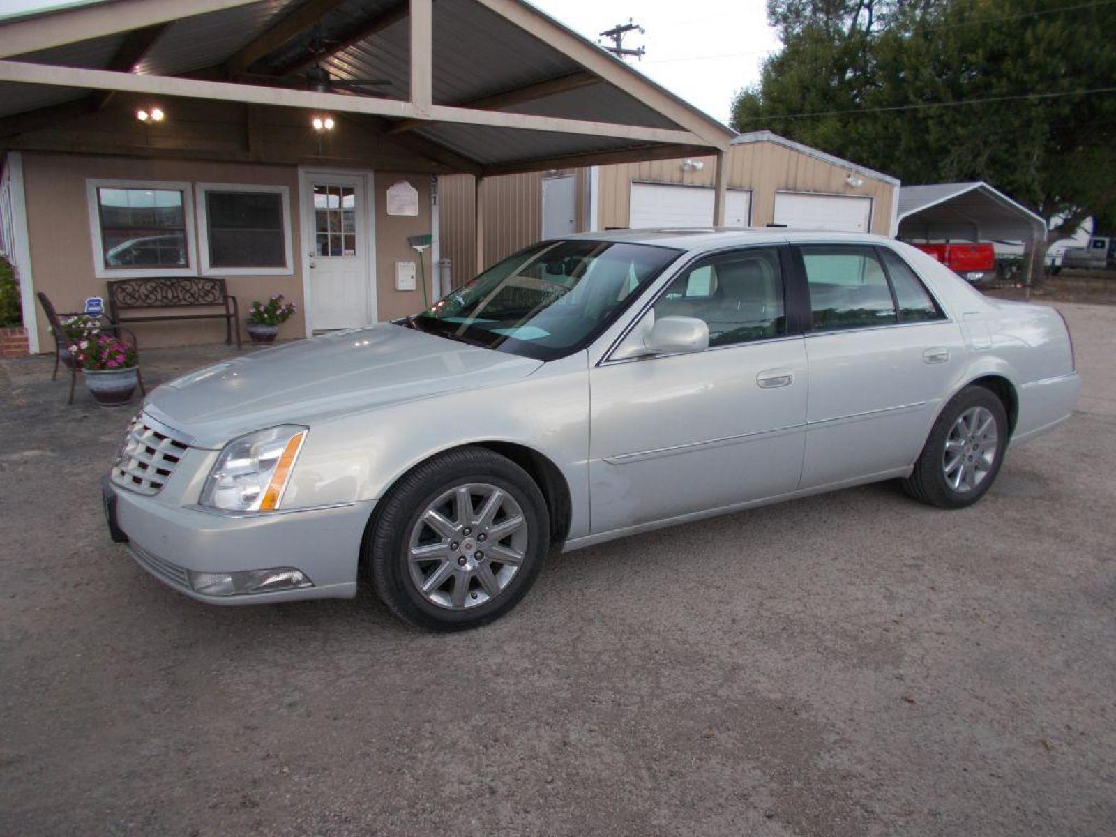 2010 WHITE CADILLAC DTS PREMIUM COLLECTION (1G6KH5EY4AU) with an 4.6L engine, Automatic transmission - www.discountautosinc.com TEXT QUESTIONS TO 210-900-3118 35 MONTHLY PAYMENTS OF $320 WITH $1895 DOWN AND FINAL ODD PAYMENT OF $72.79 W/FIRST PAYMENT DUE 30 DAYS FROM DATE OF SALE. ** NO WARRANTY, SOLD AS IS ** 36 MO'S TERM W/ 22.43 APR and DEF DOWN OF $220 DUE TWO WEEKS A - Photo #0