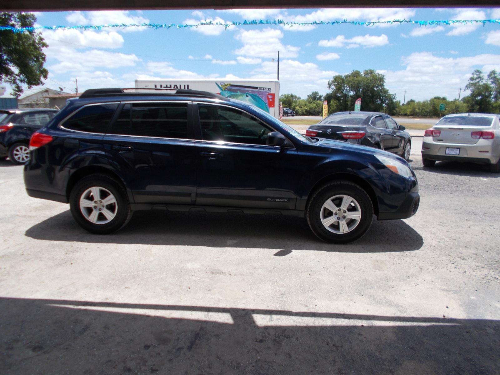2013 BLUE SUBARU OUTBACK 2.5I (4S4BRCAC8D3) with an 2.5L engine, Continuously Variable transmission, located at 124 Elm St., Cibolo, TX, 78108, (210) 658-3118, 29.559427, -98.232384 - Photo #6