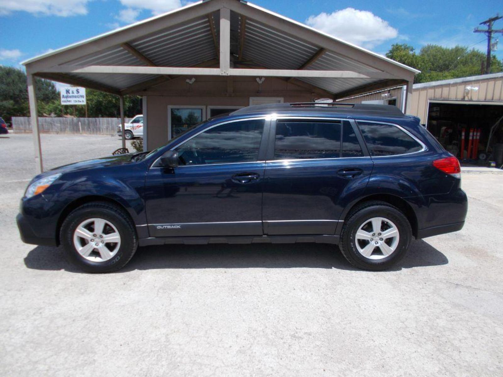 2013 BLUE SUBARU OUTBACK 2.5I (4S4BRCAC8D3) with an 2.5L engine, Continuously Variable transmission, located at 124 Elm St., Cibolo, TX, 78108, (210) 658-3118, 29.559427, -98.232384 - Photo #7