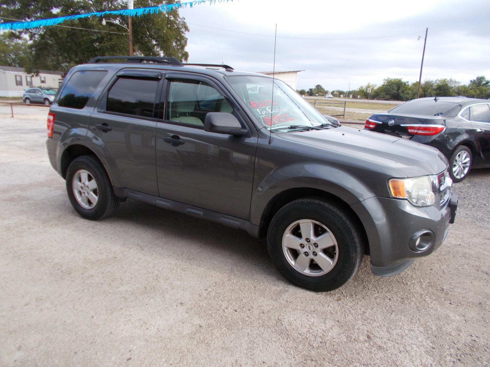 2012 GRAY FORD ESCAPE XLT (1FMCU9DG9CK) with an 3.0L engine, Automatic transmission, located at 124 Elm St., Cibolo, TX, 78108, (210) 658-3118, 29.559427, -98.232384 - www.discountautosinc.com TEXT QUESTIONS TO 210-900-3118 35 MONTHLY PAYMENTS OF $320 WITH $1895 DOWN AND FINAL ODD PAYMENT OF $69.11 W/FIRST PAYMENT DUE 30 DAYS FROM DATE OF SALE. FEATURES: BLUE TOOTH, SUN ROOF WARRANTY ON ENGINE and TRANSMISSION ONLY FOR 3 MONTHS OR 3,000 ML - Photo #10