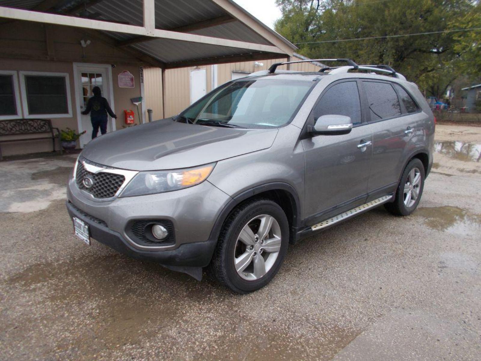 2012 GRAY KIA SORENTO EX (5XYKU4A25CG) with an 3.5L engine, Automatic transmission, located at 124 Elm St., Cibolo, TX, 78108, (210) 658-3118, 29.559427, -98.232384 - www.discountautosinc.com TEXT QUESTIONS TO 210-900-3118 41 MONTHLY PAYMENTS OF $325 WITH $2295 DOWN AND FINAL ODD PAYMENT OF $273.24 W/FIRST PAYMENT DUE 30 DAYS FROM DATE OF SALE. FEATURE: LEATHER HEATED/COOLING SEATS, 3RD ROW, SUN ROOF, BACK UP CAMERA WARRANTY ON ENGINE and TRA - Photo #12