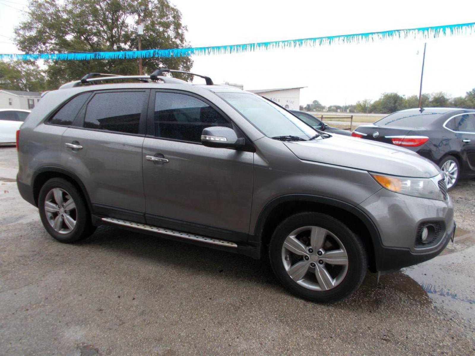 2012 GRAY KIA SORENTO EX (5XYKU4A25CG) with an 3.5L engine, Automatic transmission, located at 124 Elm St., Cibolo, TX, 78108, (210) 658-3118, 29.559427, -98.232384 - www.discountautosinc.com TEXT QUESTIONS TO 210-900-3118 41 MONTHLY PAYMENTS OF $325 WITH $2295 DOWN AND FINAL ODD PAYMENT OF $273.24 W/FIRST PAYMENT DUE 30 DAYS FROM DATE OF SALE. FEATURE: LEATHER HEATED/COOLING SEATS, 3RD ROW, SUN ROOF, BACK UP CAMERA WARRANTY ON ENGINE and TRA - Photo #22
