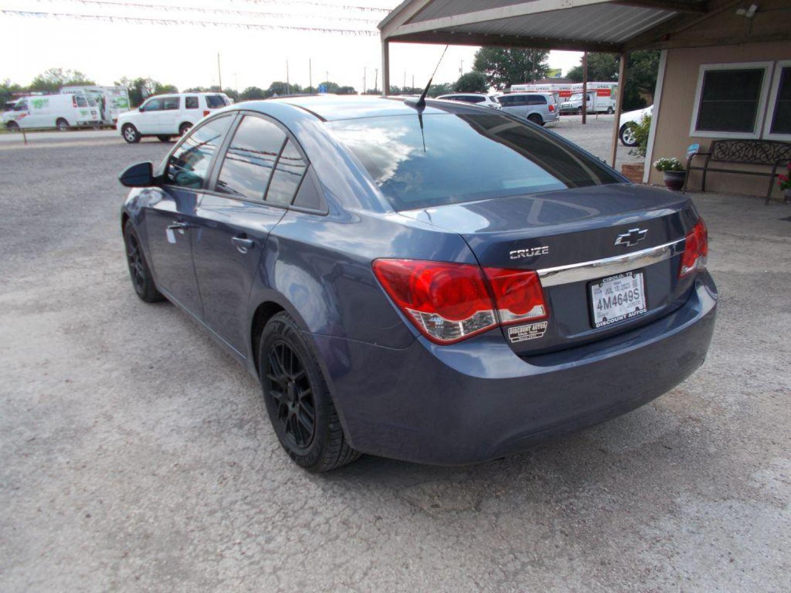 2013 BLUE CHEVROLET CRUZE LS (1G1PA5SH1D7) with an 1.8L engine, Automatic transmission, located at 124 Elm St., Cibolo, TX, 78108, (210) 658-3118, 29.559427, -98.232384 - Photo #3