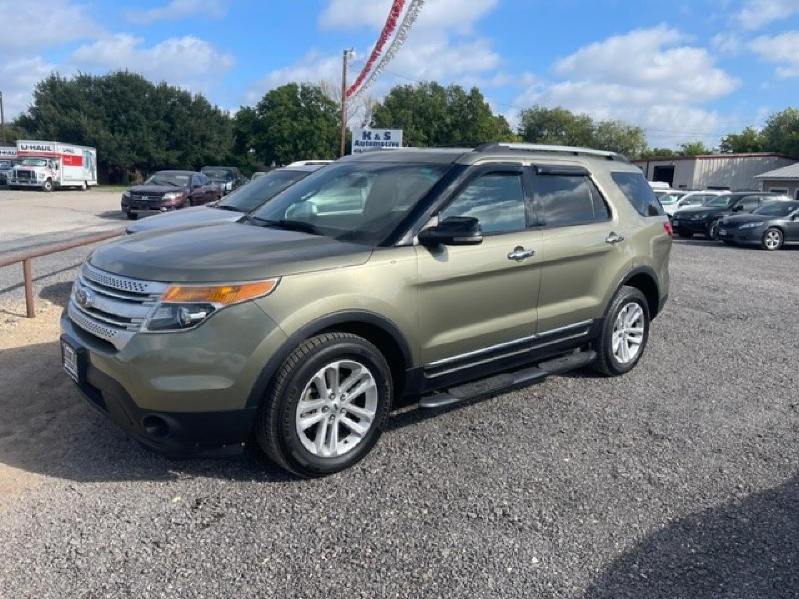 2013 GREEN FORD EXPLORER XLT (1FM5K8D89DG) with an 3.5L engine, Automatic transmission, located at 124 Elm St., Cibolo, TX, 78108, (210) 658-3118, 29.559427, -98.232384 - www.discountautosinc.com TEXT QUESTIONS TO 210-900-3118 41 MONTHLY PAYMENTS OF $330 WITH $2695 DOWN AND FINAL ODD PAYMENT OF $181.16 W/FIRST PAYMENT DUE 30 DAYS FROM DATE OF SALE. FEATURE: 3RD ROW, 4 X 4, POWER REAR HATCH WARRANTY ON ENGINE and TRANSMISSION ONLY FOR 3 MONTHS - Photo #1