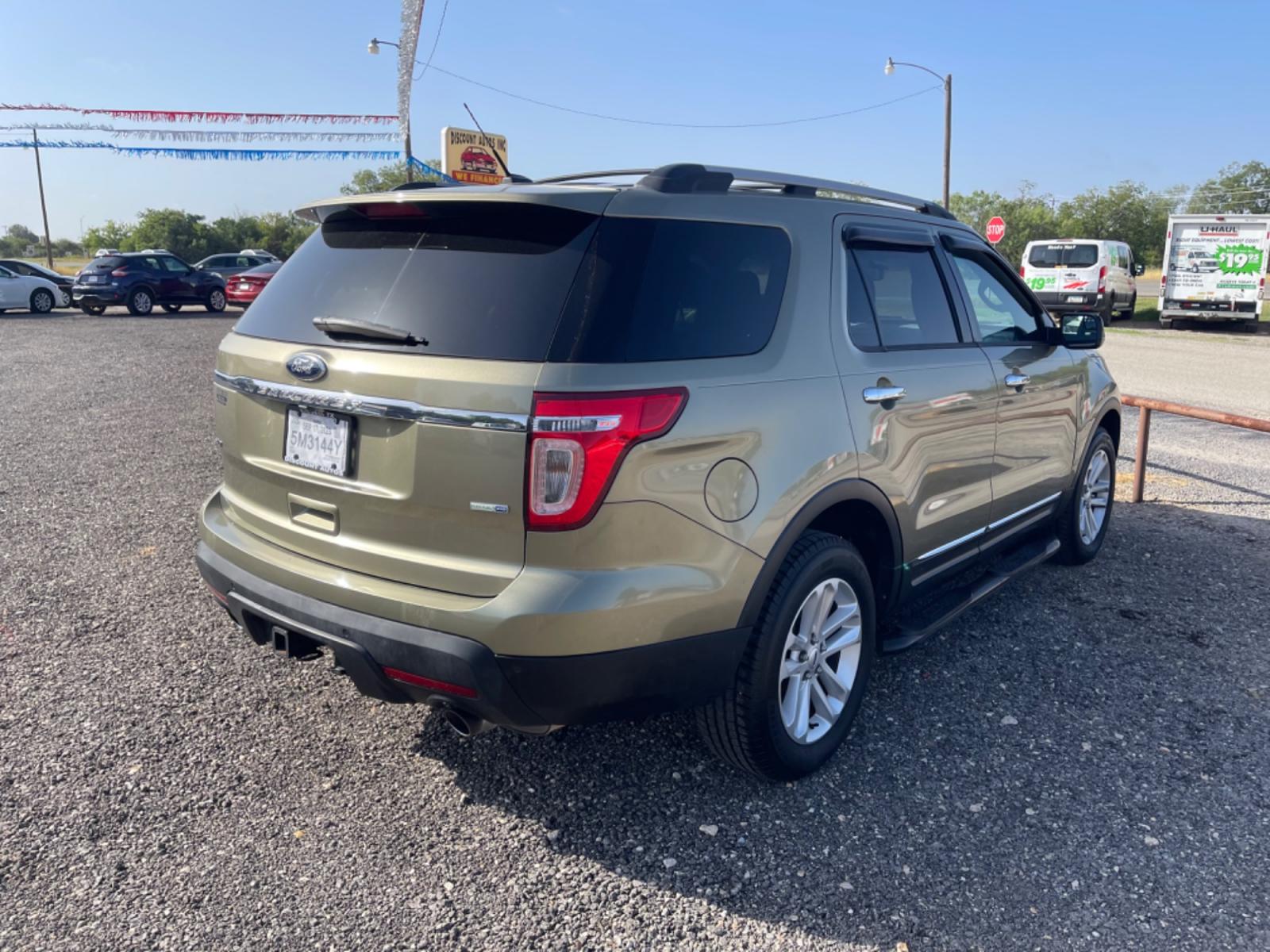 2013 GREEN FORD EXPLORER XLT (1FM5K8D89DG) with an 3.5L engine, Automatic transmission, located at 124 Elm St., Cibolo, TX, 78108, (210) 658-3118, 29.559427, -98.232384 - www.discountautosinc.com TEXT QUESTIONS TO 210-900-3118 41 MONTHLY PAYMENTS OF $330 WITH $2695 DOWN AND FINAL ODD PAYMENT OF $181.16 W/FIRST PAYMENT DUE 30 DAYS FROM DATE OF SALE. FEATURE: 3RD ROW, 4 X 4, POWER REAR HATCH WARRANTY ON ENGINE and TRANSMISSION ONLY FOR 3 MONTHS - Photo #6