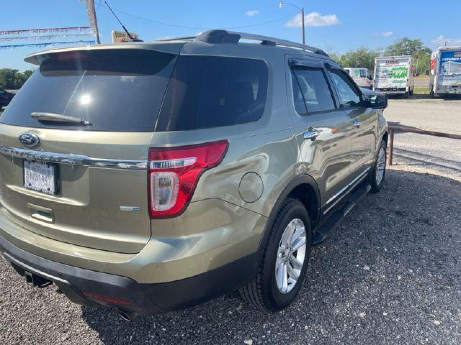 2013 GREEN FORD EXPLORER XLT (1FM5K8D89DG) with an 3.5L engine, Automatic transmission, located at 124 Elm St., Cibolo, TX, 78108, (210) 658-3118, 29.559427, -98.232384 - www.discountautosinc.com TEXT QUESTIONS TO 210-900-3118 41 MONTHLY PAYMENTS OF $330 WITH $2695 DOWN AND FINAL ODD PAYMENT OF $181.16 W/FIRST PAYMENT DUE 30 DAYS FROM DATE OF SALE. FEATURE: 3RD ROW, 4 X 4, POWER REAR HATCH WARRANTY ON ENGINE and TRANSMISSION ONLY FOR 3 MONTHS - Photo #10