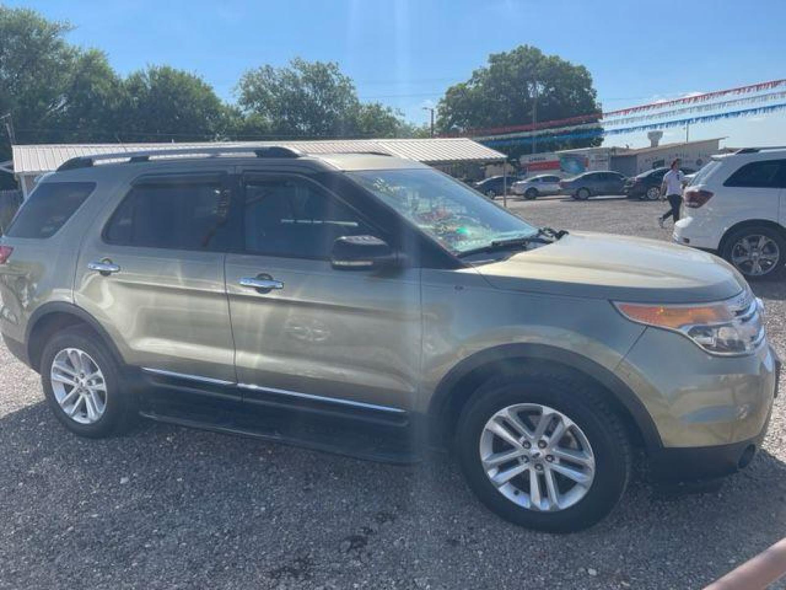 2013 GREEN FORD EXPLORER XLT (1FM5K8D89DG) with an 3.5L engine, Automatic transmission, located at 124 Elm St., Cibolo, TX, 78108, (210) 658-3118, 29.559427, -98.232384 - www.discountautosinc.com TEXT QUESTIONS TO 210-900-3118 41 MONTHLY PAYMENTS OF $330 WITH $2695 DOWN AND FINAL ODD PAYMENT OF $181.16 W/FIRST PAYMENT DUE 30 DAYS FROM DATE OF SALE. FEATURE: 3RD ROW, 4 X 4, POWER REAR HATCH WARRANTY ON ENGINE and TRANSMISSION ONLY FOR 3 MONTHS - Photo #16
